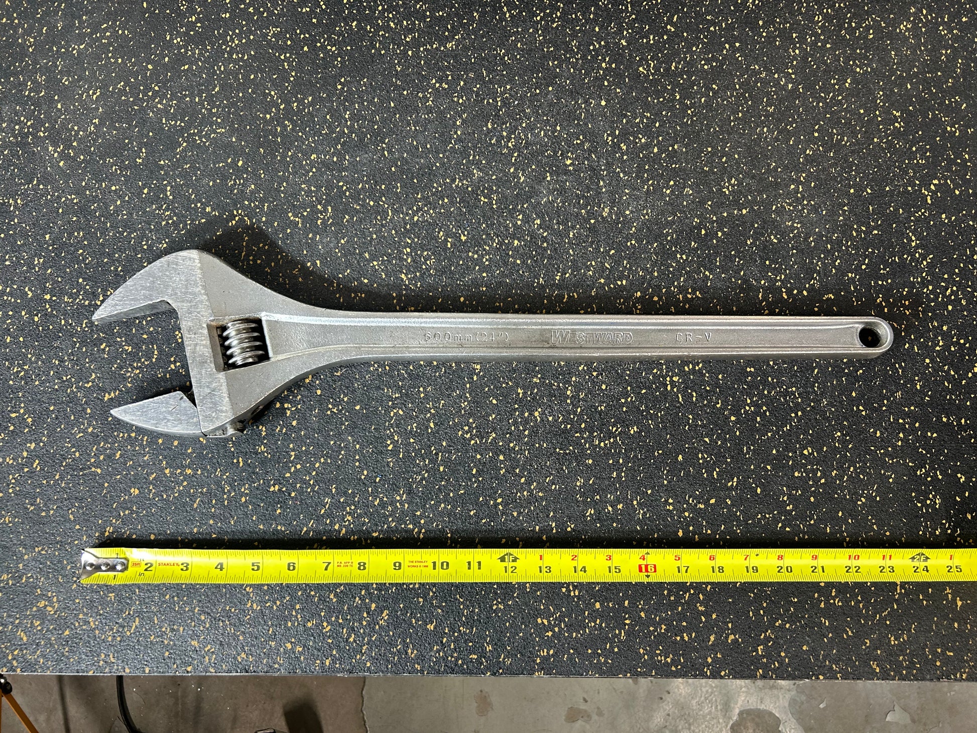 Westward 24” (600mm) Adjustable Wrench (Chrome Vanadium Steel, up to 2-3/4” Jaw, Model AP-24)