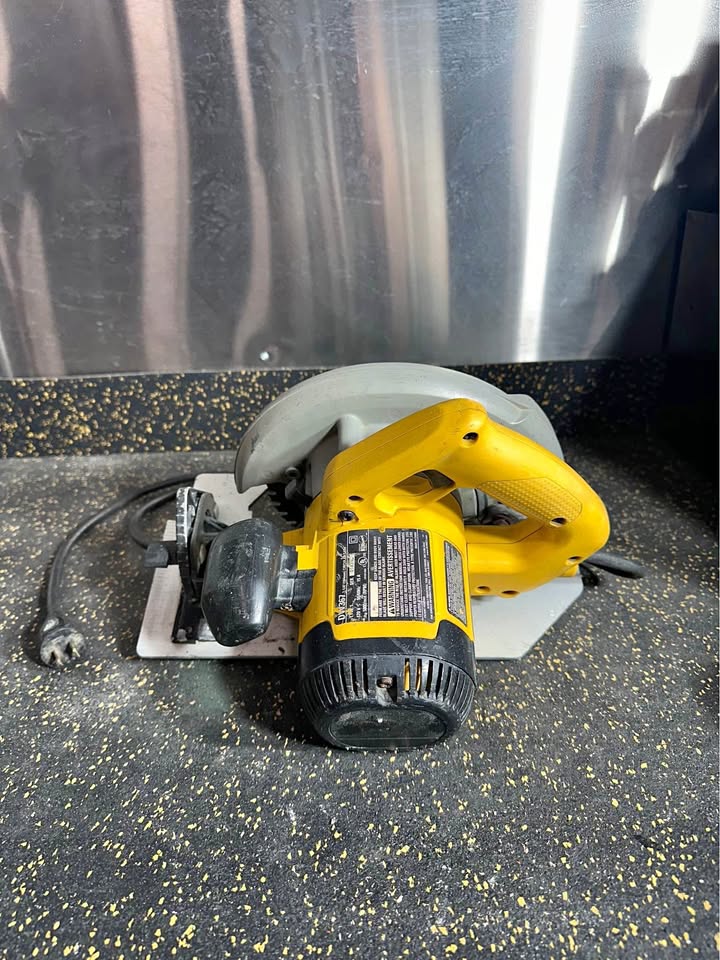 DeWalt 7.25" Corded Circular Saw DW3192