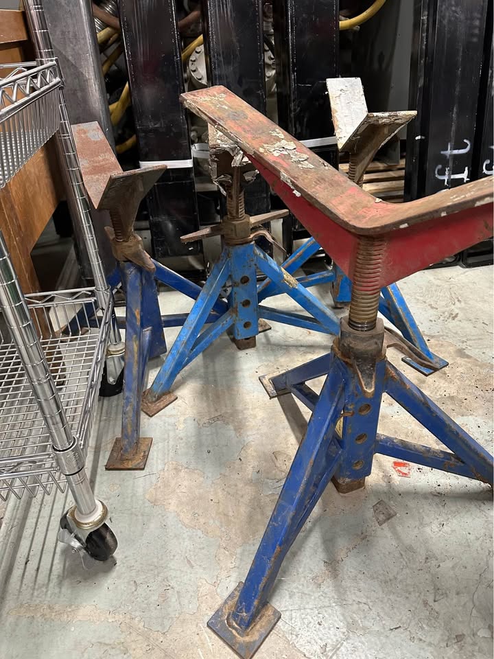 Set of 4 ABA Machine 10,000 LB Capacity V-Head Pipe Stands