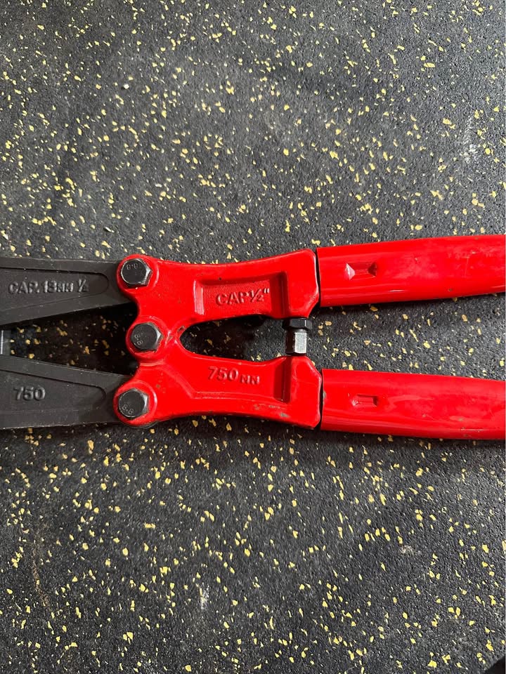 30” Heavy Duty Bolt Cutters