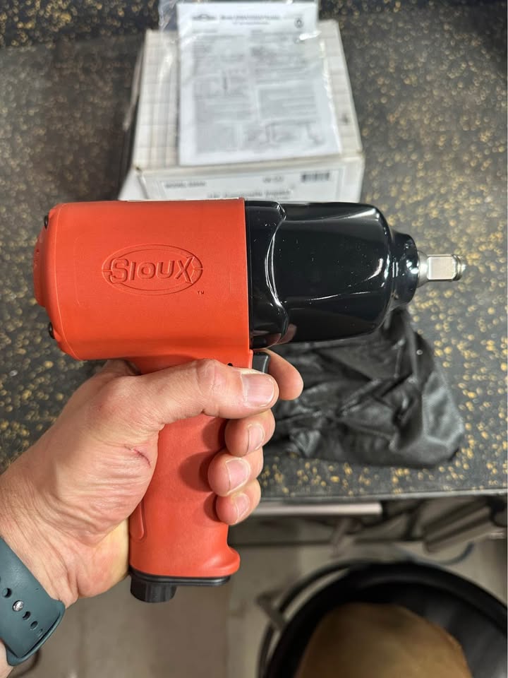 Sioux Tools 1/2” Pneumatic Impact Wrench with Friction Ring for Heavy-Duty Fastening
