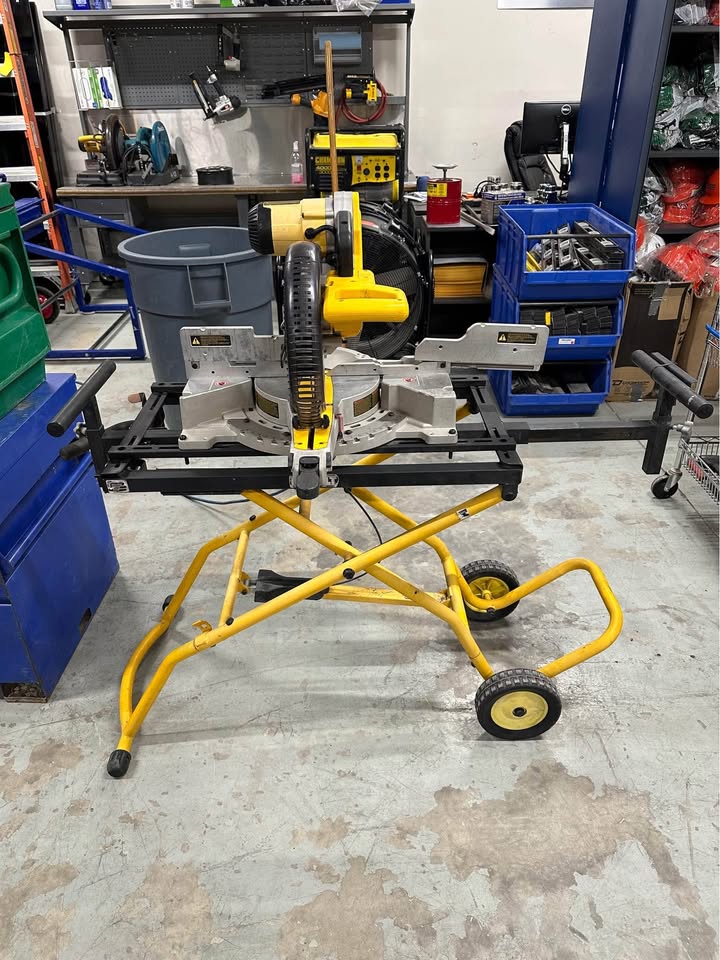 DeWalt 10" Double Bevel Sliding Compound Miter Saw with Wheel Stand