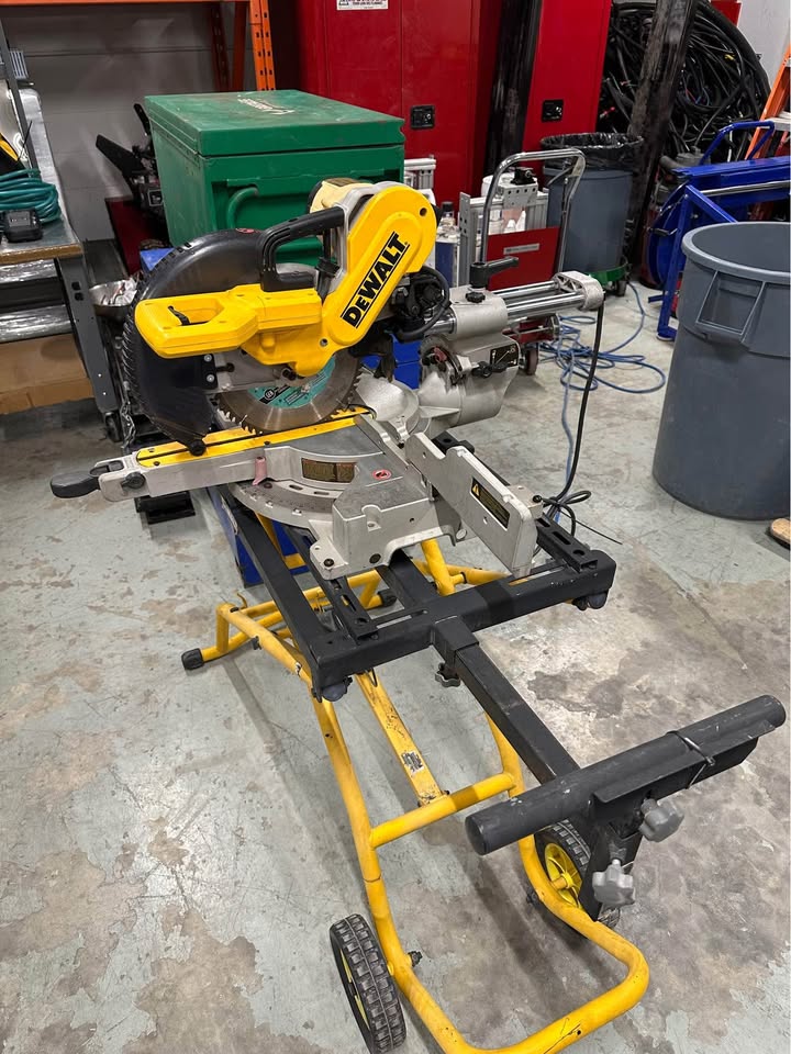 DeWalt 10" Double Bevel Sliding Compound Miter Saw with Wheel Stand