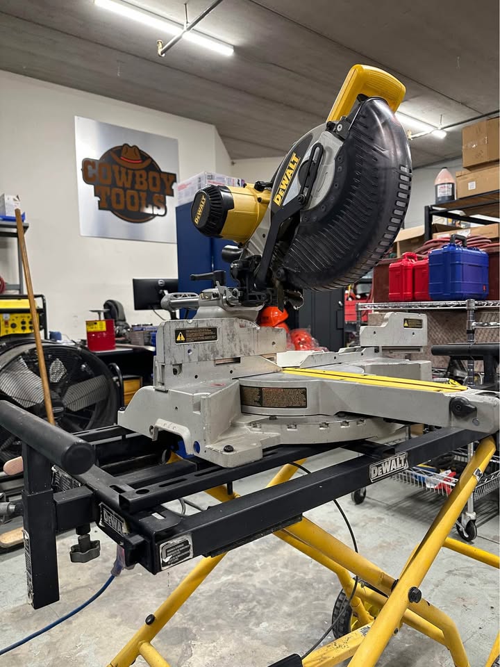 DeWalt 10" Double Bevel Sliding Compound Miter Saw with Wheel Stand