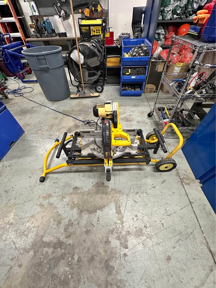 DeWalt 10" Double Bevel Sliding Compound Miter Saw with Wheel Stand