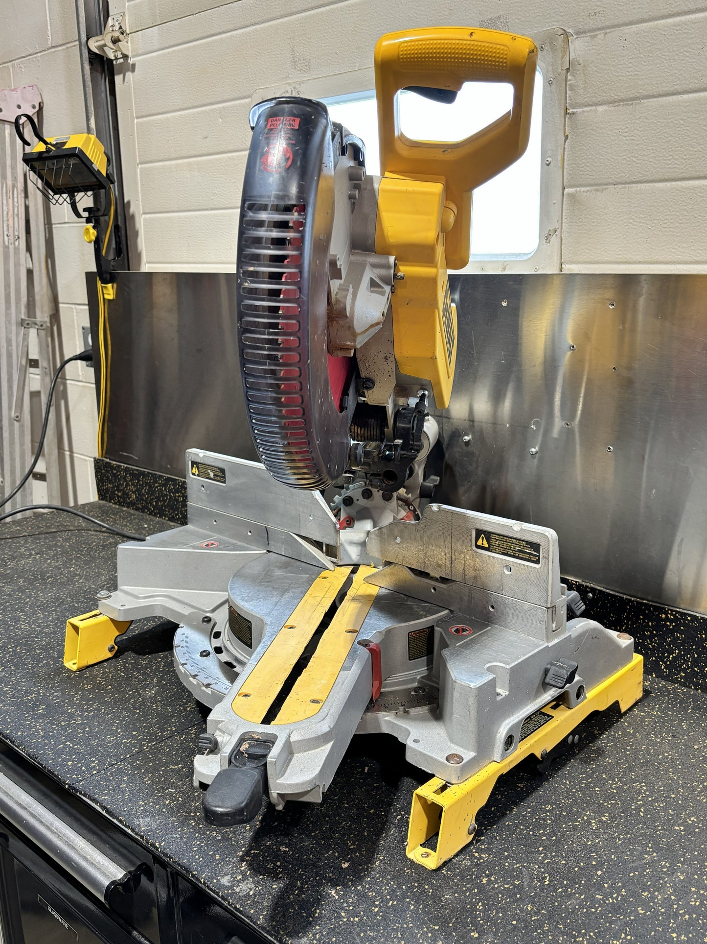 DEWALT DW718 12” Double Bevel Sliding Compound Miter Saw (120V Corded 15-Amp) With Blade