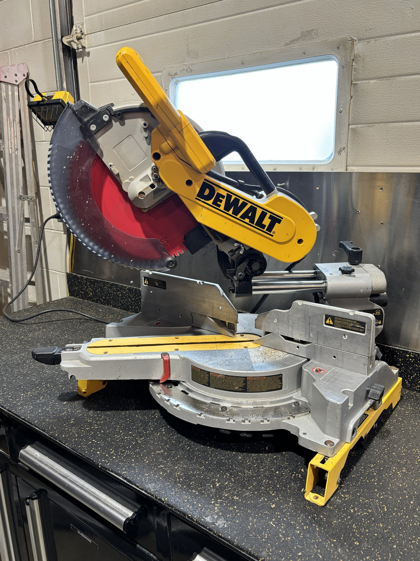 DEWALT DW718 12” Double Bevel Sliding Compound Miter Saw (120V Corded 15-Amp) With Blade