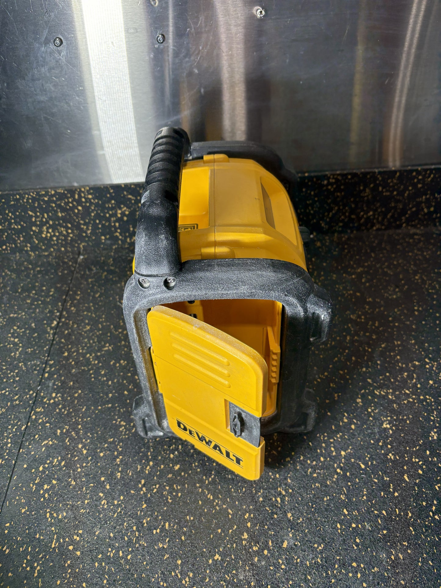 Dewalt 20V/18V/12V MAX Compact Corded/Cordless Worksite Radio